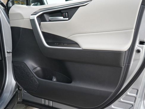 Used 2025 Toyota RAV4 XLE Premium w/ Weather Package AWD/4WD image 9