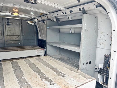 Used 2015 Chevrolet Express 3500 image 15