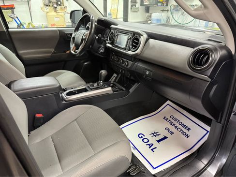 Used 2019 Toyota Tacoma SR5 image 27