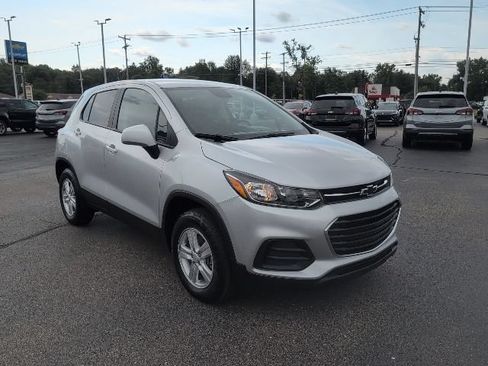 Used 2022 Chevrolet Trax LS w/ Tint and Cruise Package AWD/4WD image 9