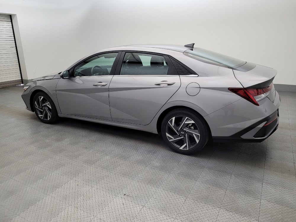 Used 2025 Hyundai Elantra Limited FWD image 3