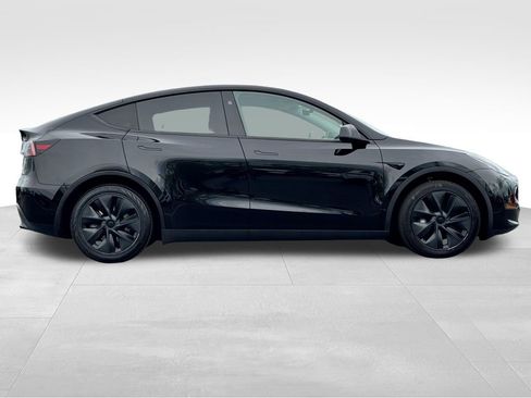 Used 2025 Tesla Model Y Long Range RWD image 8