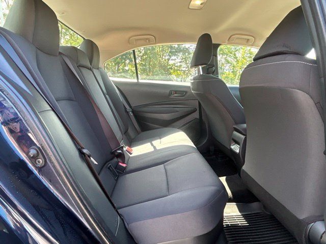 Used 2025 Toyota Corolla LE AWD/4WD image 30