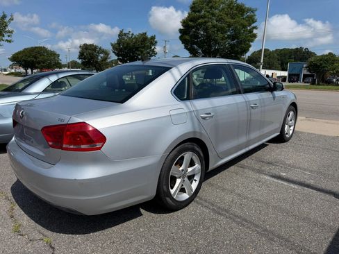 Used 2014 Volkswagen Passat 1.8T Wolfsburg Edition FWD image 5