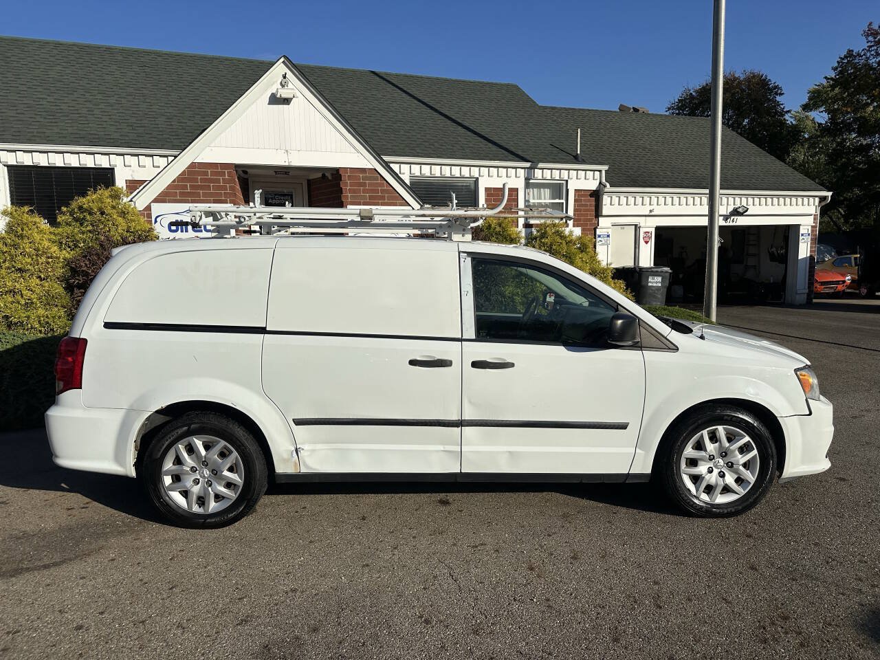Used 2015 RAM C/V Tradesman FWD image 9