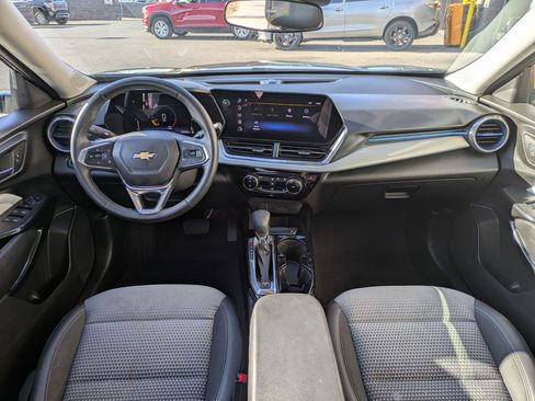 Certified 2025 Chevrolet Trax LT w/ Driver Confidence Package image 18