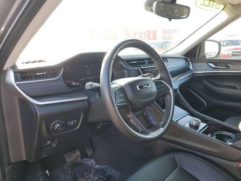 Used 2022 Jeep Grand Cherokee Limited image 13