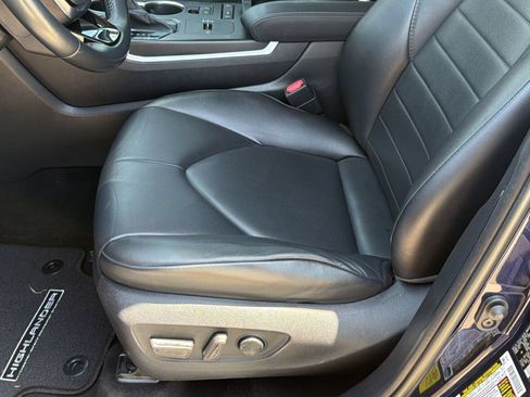 Used 2021 Toyota Highlander XLE FWD image 15
