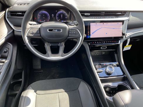 New 2026 Jeep Grand Cherokee Altitude image 9