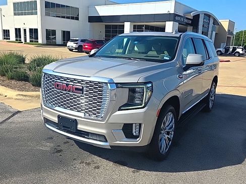 Used 2024 GMC Yukon Denali RWD image 2