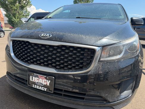 Used 2017 Kia Sedona LX FWD image 1
