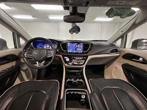 Used 2022 Chrysler Pacifica Limited FWD image 21