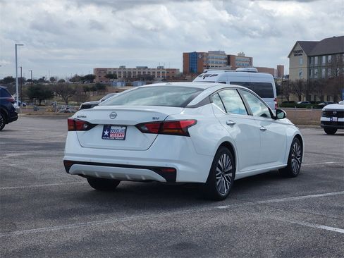 Used 2023 Nissan Altima 2.5 SV image 3