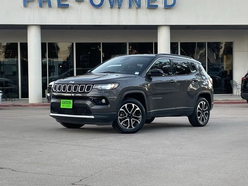 Used 2023 Jeep Compass Limited image 2