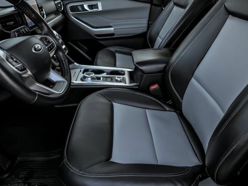 Used 2023 Ford Explorer XLT w/ Equipment Group 202A image 14