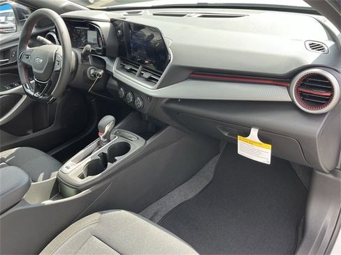 Used 2025 Chevrolet Trax RS w/ Driver Confidence Package image 26