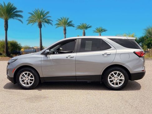 Used 2023 Chevrolet Equinox LT FWD image 2