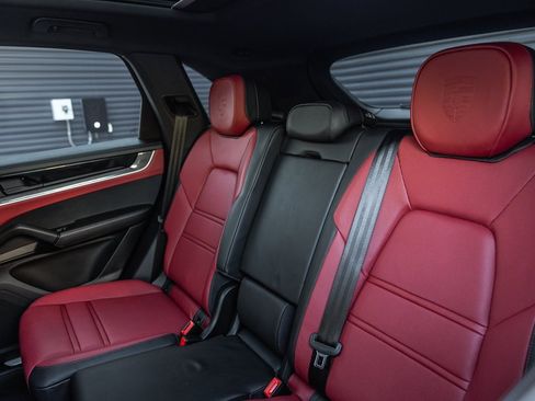 Certified 2025 Porsche Cayenne E-Hybrid image 17