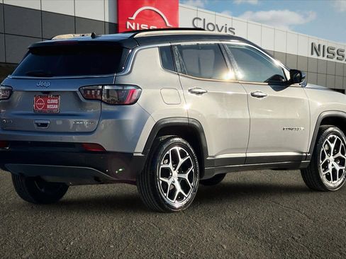 Used 2024 Jeep Compass Limited image 3