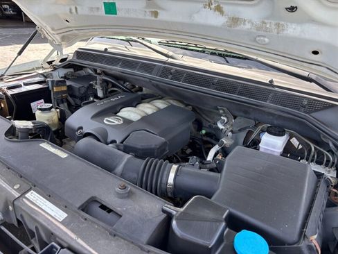 Used 2004 Nissan Titan SE image 19