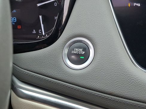 Used 2017 Cadillac XT5 Premium Luxury FWD image 32