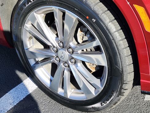 Used 2023 Cadillac XT6 Premium Luxury image 7