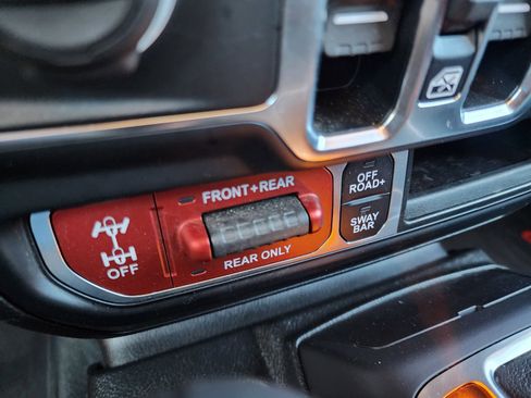 Used 2024 Jeep Wrangler Unlimited Rubicon AWD/4WD image 28