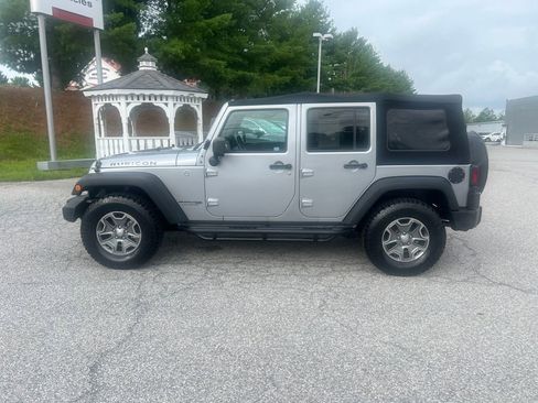 Used 2018 Jeep Wrangler Unlimited Rubicon w/ Cold Weather Group image 2