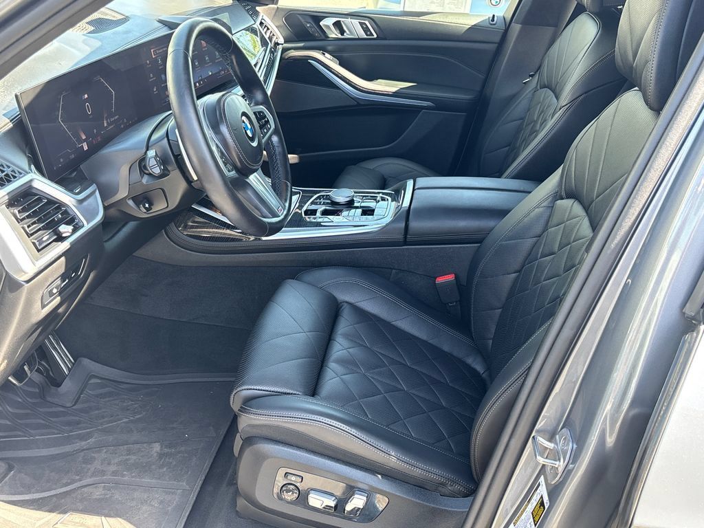 Used 2024 BMW X7 xDrive40i w/ M Sport Package AWD/4WD image 26