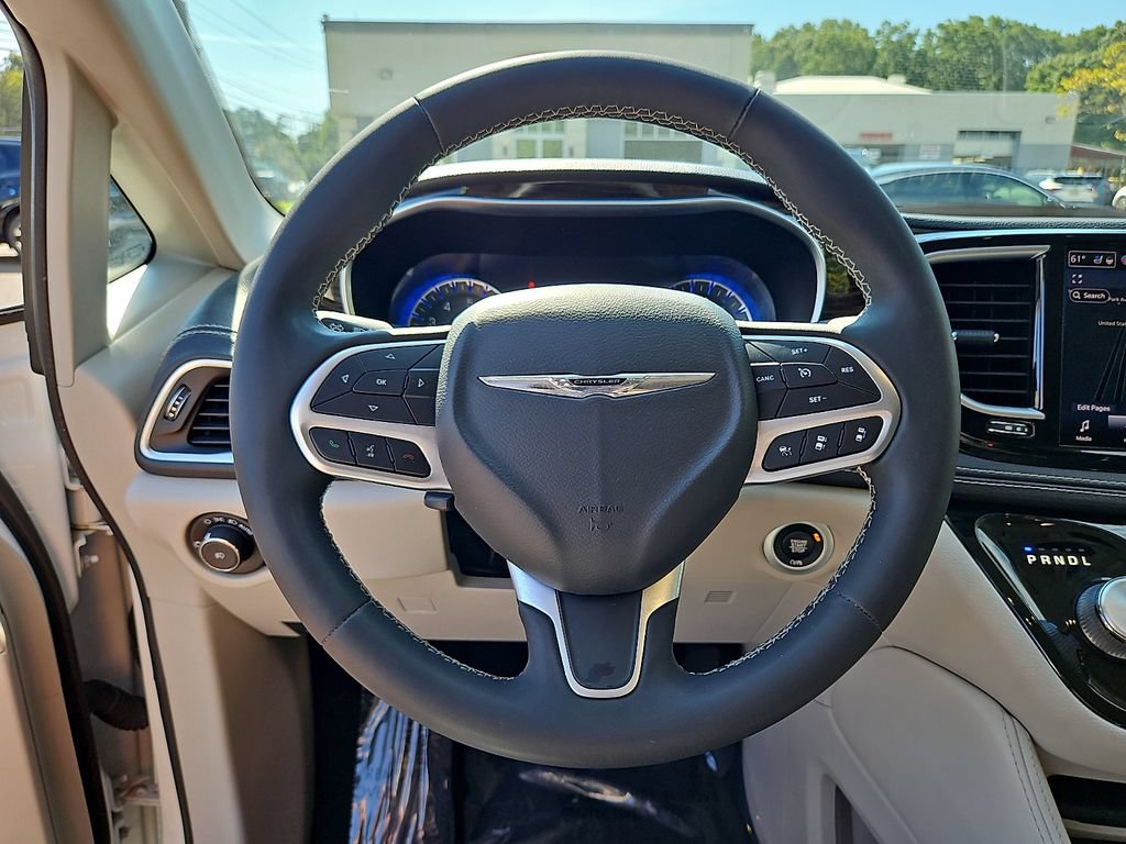 Used 2022 Chrysler Pacifica Limited FWD image 26