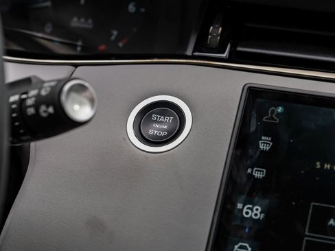 Used 2024 Land Rover Range Rover Evoque Dynamic SE image 24