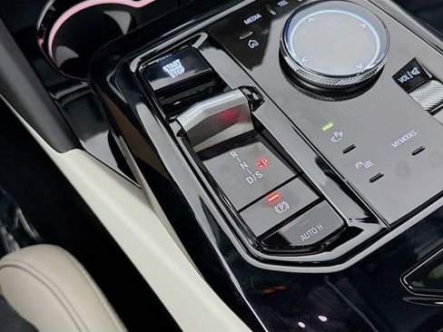 Used 2026 BMW 540i xDrive w/ Premium Package image 17