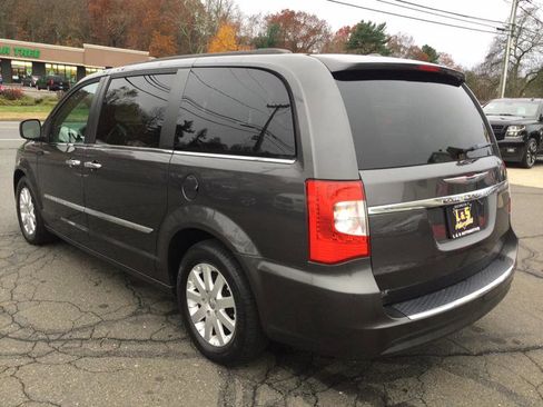 Used 2015 Chrysler Town & Country Touring w/ Driver Convenience Group image 7