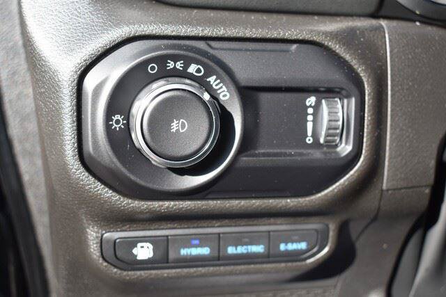 Used 2023 Jeep Wrangler Unlimited Sahara AWD/4WD image 25