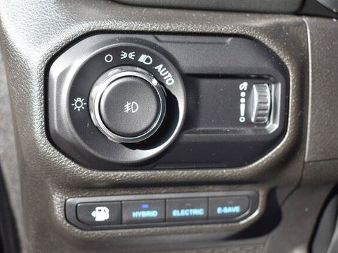 Used 2023 Jeep Wrangler Unlimited Sahara AWD/4WD image 25