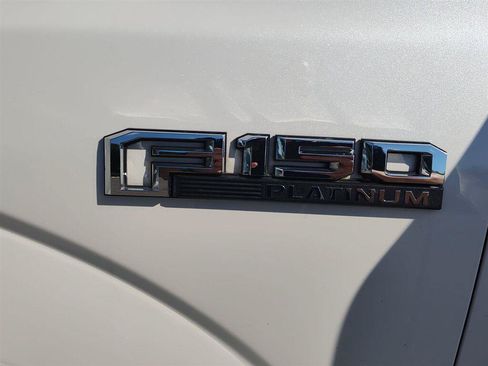 Used 2019 Ford F150 Platinum w/ Equipment Group 701A Luxury AWD/4WD image 5