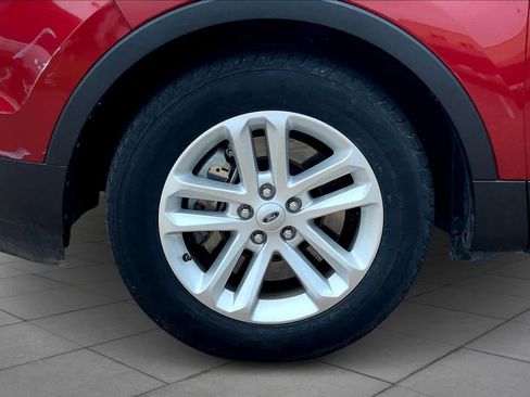 Used 2015 Ford Explorer XLT w/ Equipment Group 202B image 10