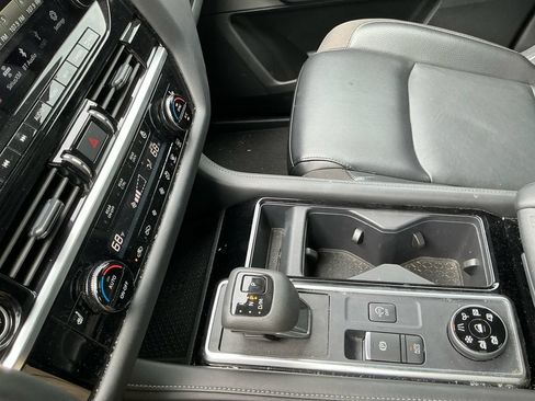Used 2024 Nissan Pathfinder SL AWD/4WD image 28