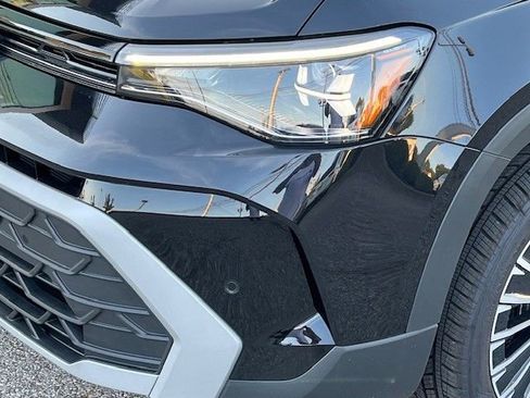 New 2025 Volkswagen Taos SE image 11