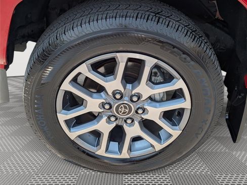 Used 2025 Toyota Tacoma Limited AWD/4WD image 12