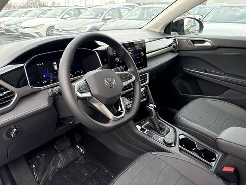 New 2026 Volkswagen Taos SE image 11
