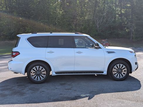 Used 2023 Nissan Armada SL w/ Midnight Edition Package image 10