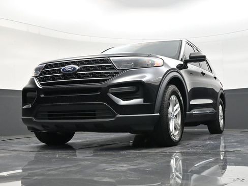 Used 2021 Ford Explorer XLT image 27