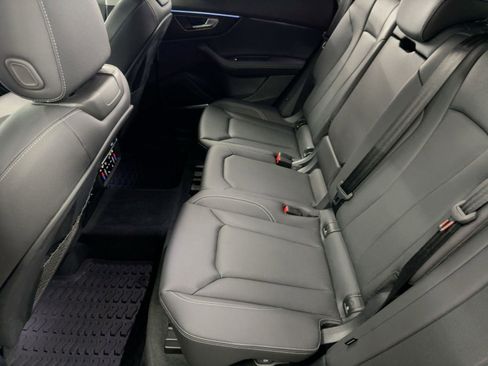 Used 2023 Audi Q8 Prestige w/ Prestige Package image 15