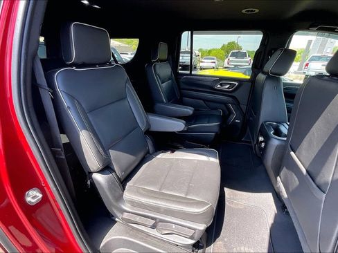 Used 2023 GMC Yukon XL SLT AWD/4WD image 27