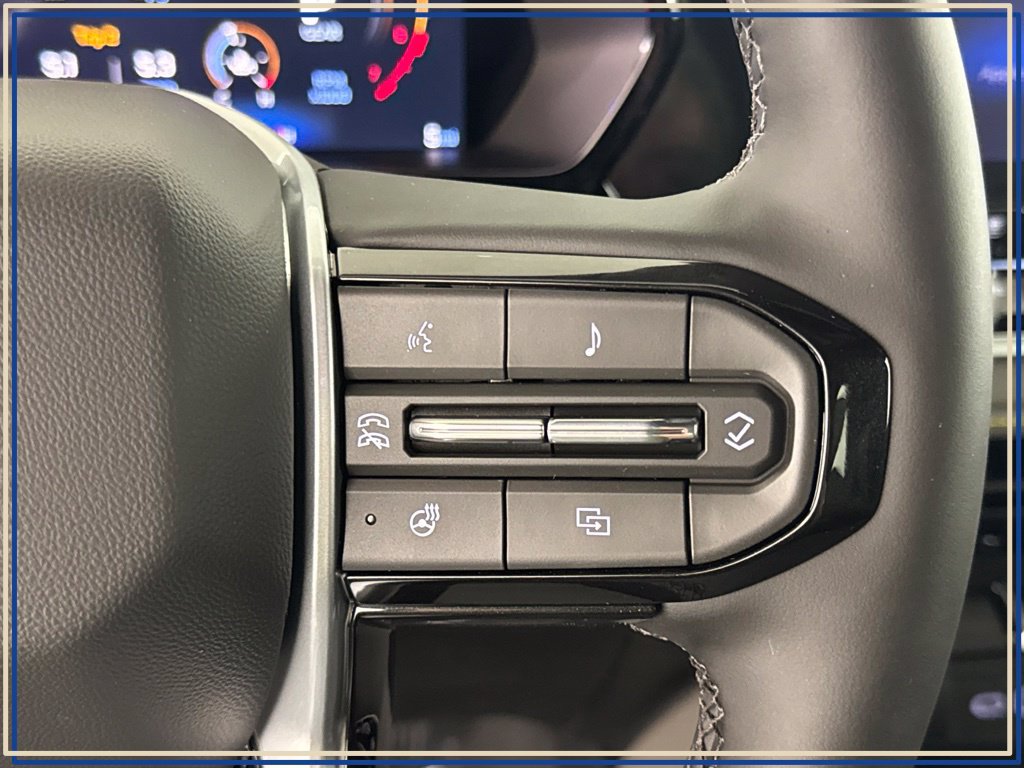 New 2026 Chevrolet Colorado ZR2 w/ Technology Package AWD/4WD image 17