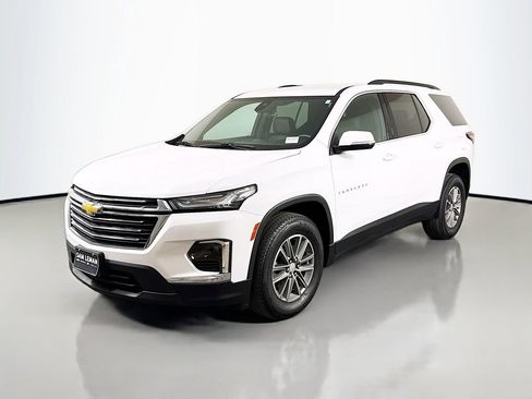 Used 2024 Chevrolet Traverse LT image 3