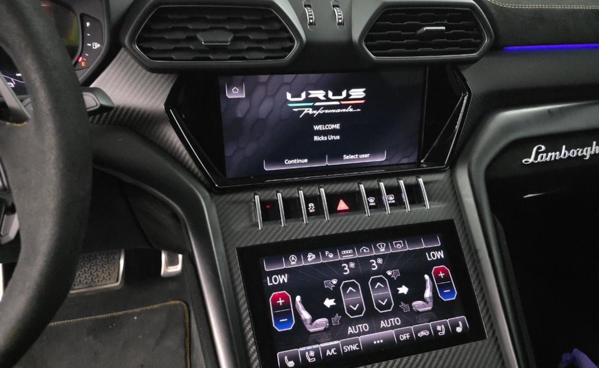 Used 2024 Lamborghini Urus Performante AWD/4WD image 10