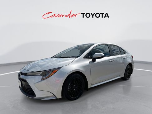 Certified 2025 Toyota Corolla LE FWD image 1