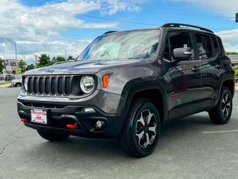 Used 2019 Jeep Renegade Trailhawk w/ UConnect 8.4 Nav Group AWD/4WD image 8